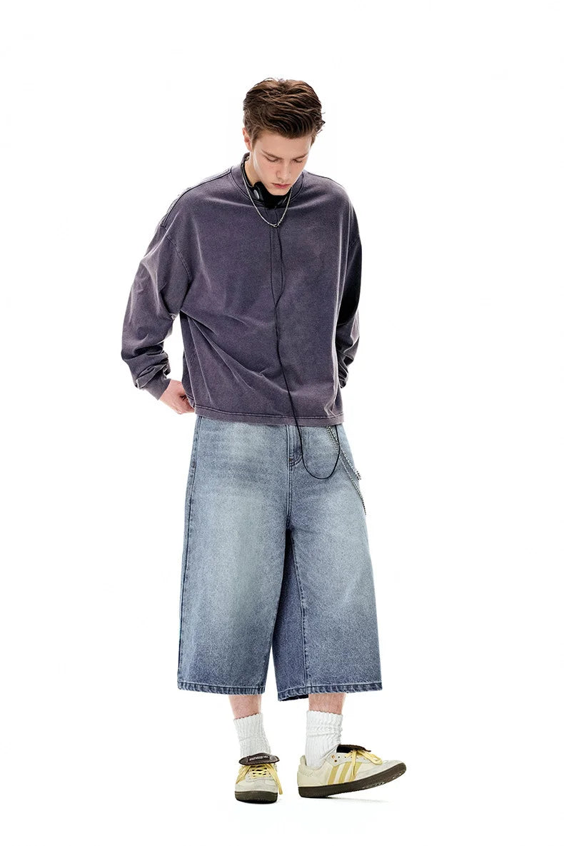 Jeans courts déchirés : La coupe droite urbaine