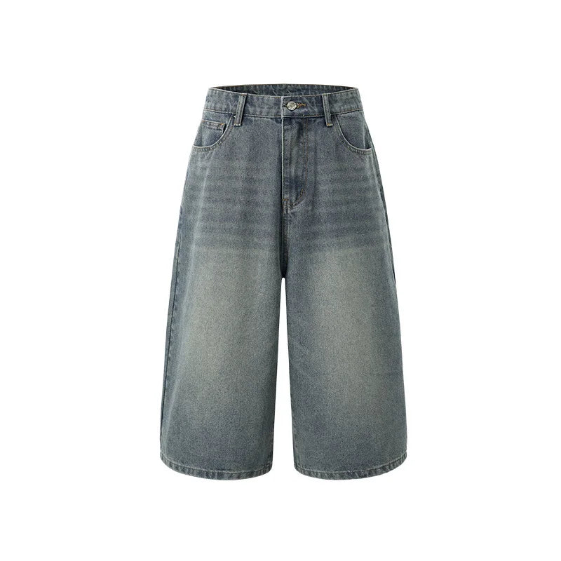 Jeans courts déchirés : La coupe droite urbaine