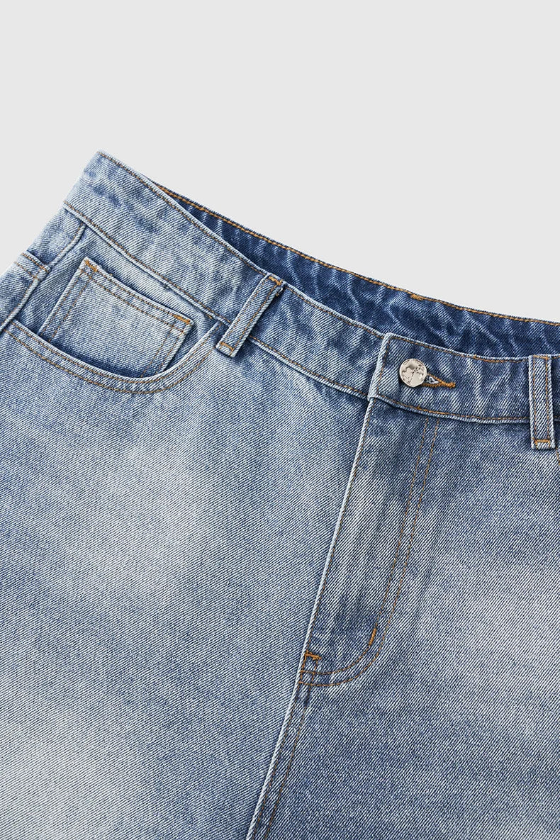 Jeans courts déchirés : La coupe droite urbaine