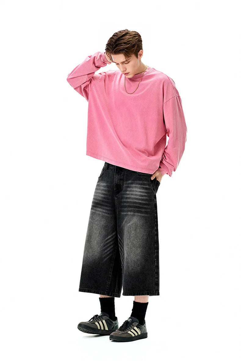 Jeans courts déchirés : La coupe droite urbaine