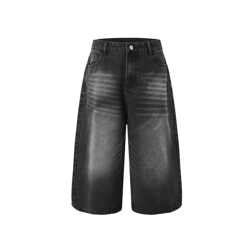 Jeans courts déchirés : La coupe droite urbaine